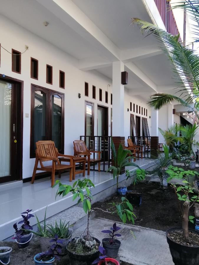 Vacation Inn Gili Gili Trawangan Exterior photo